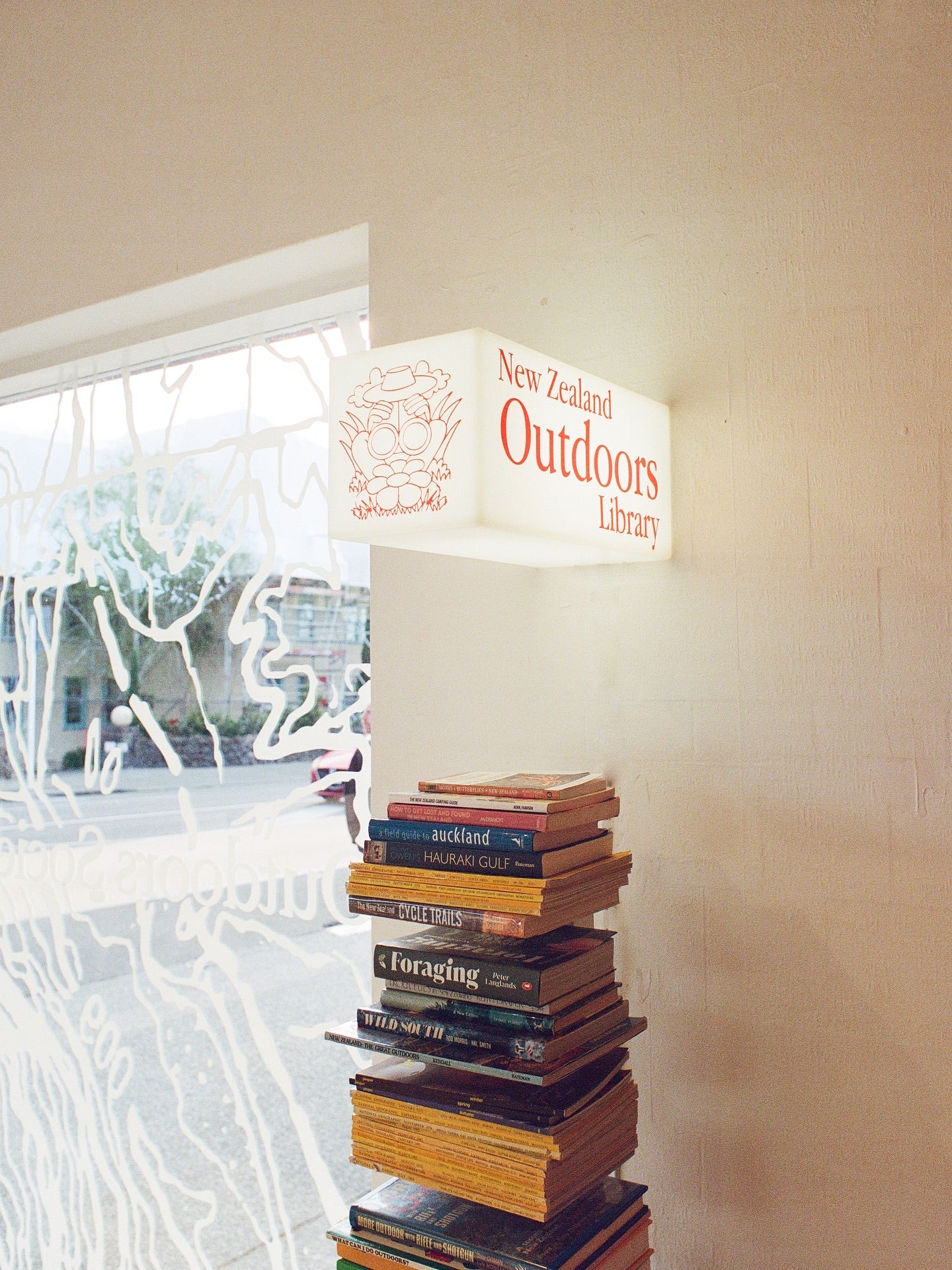 Custom Office Signs: The 2025 Guide to Materials & Design - George and Willy